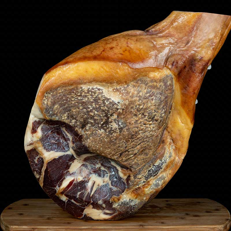 Jambon "Noir de Bigorre" AOP entier désossé - 36 mois d'affinage - 7,450kg - Filet de conservation offert